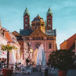 Maximilianstraße mit dem Speyerer Dom